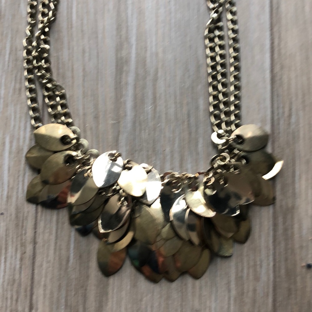 Eye-catching gold leaf necklace
